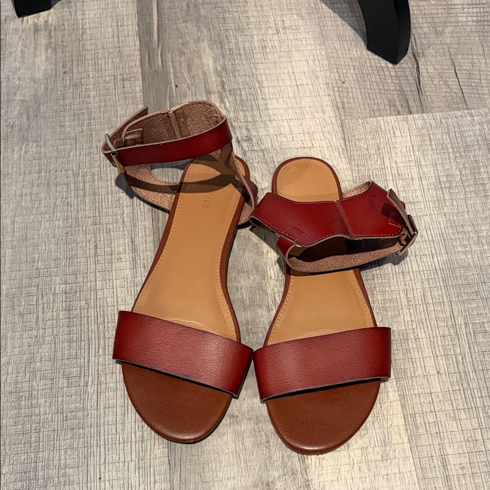 Women's Express Ankle-Strap Leather Flat Sandals